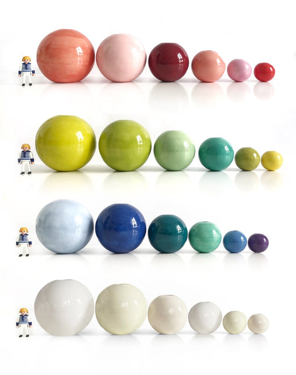 6 esferas en tonos blancos